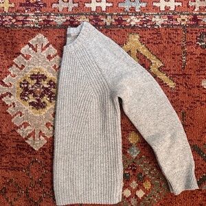 Uniqlo Light Gray Crewneck Sweater